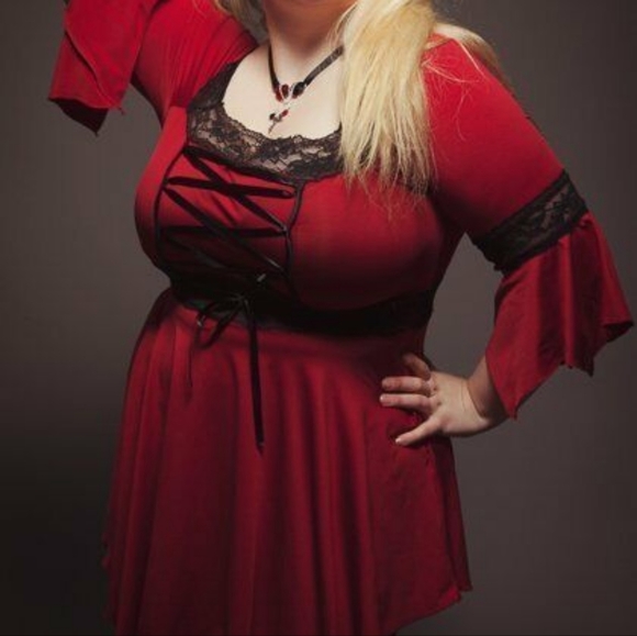 Red Renaissance Top with Black Lace Size 16 - Picture 4 of 6